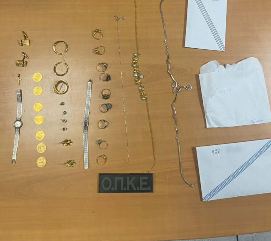 Παρίσταναν τους λογιστές και εξαπατούσαν ηλικιωμένους στη νοτιοανατολική Αττική - Δείτε βίντεο από τη δράση τους