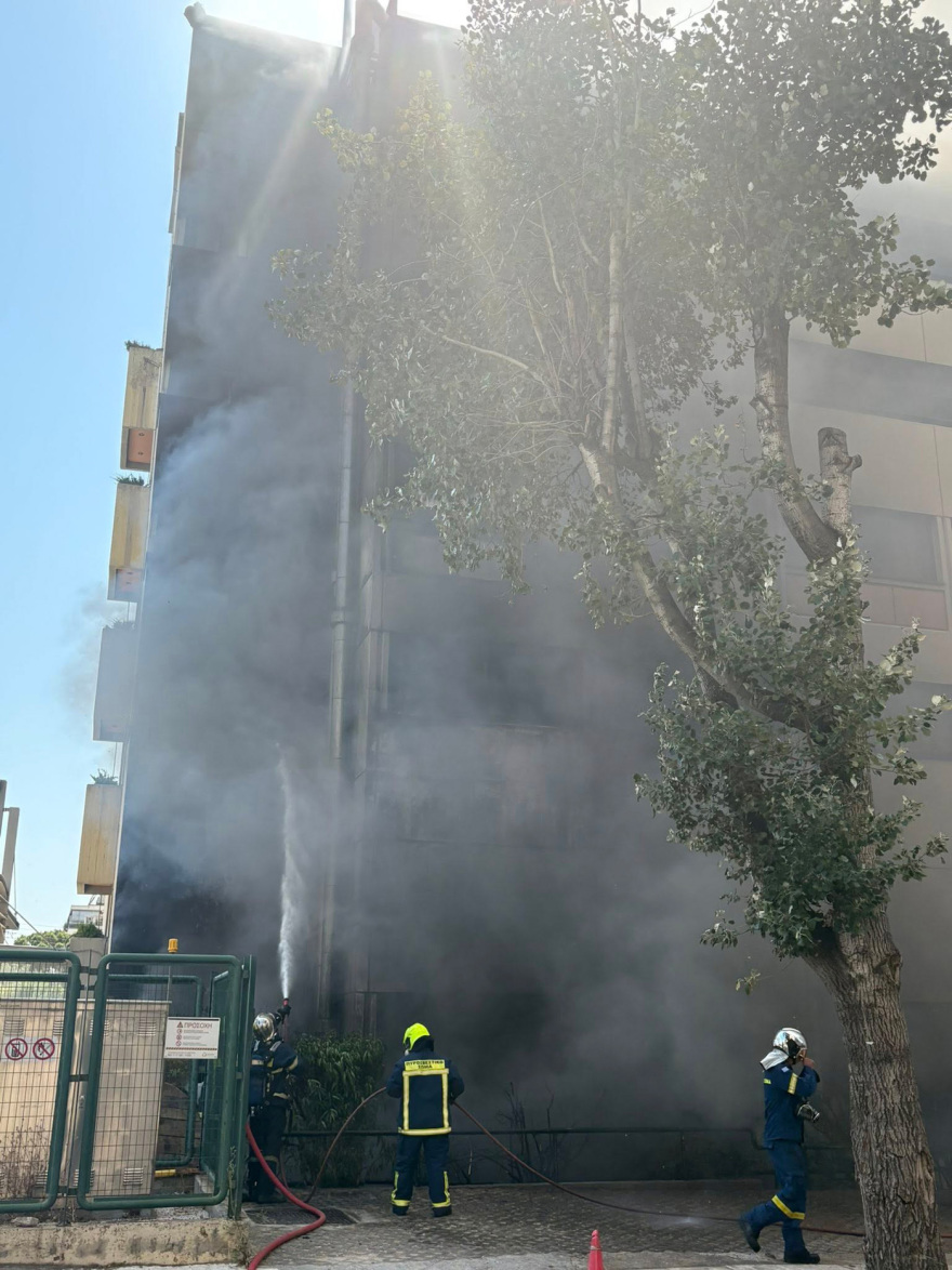 Υπό έλεγχο η φωτιά σε ιδιωτική κλινική στον Χολαργό - Δείτε βίντεο