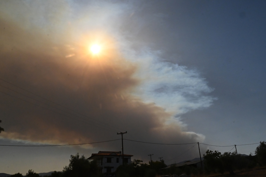 Ανεξέλεγκτη η πυρκαγιά στον Φενεό, καίει παρθένο δάσος - Διαδοχικές εκκενώσεις οικισμών, ενισχύονται οι πυροσβεστικές δυνάμεις