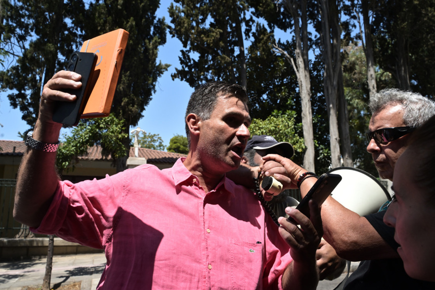 Διαμαρτυρία κτηνοτρόφων στην Αθήνα, επέδωσαν ένα χαρτί με αιτήματα στη γραμματεία του Κυριάκου Μητσοτάκη