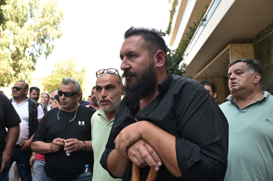 Διαμαρτυρία κτηνοτρόφων στην Αθήνα, επέδωσαν ένα χαρτί με αιτήματα στη γραμματεία του Κυριάκου Μητσοτάκη