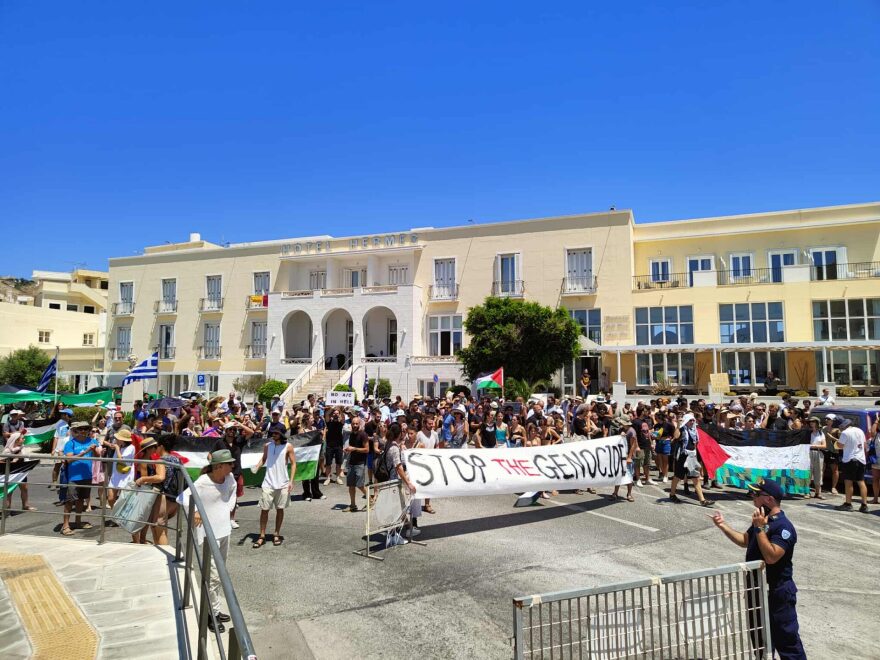 Διαδηλωτές στη Σύρο δεν άφησαν Ισραηλινούς τουρίστες να αποβιβαστούν στο νησί - Αναχώρησε το κρουαζιερόπλοιο που τους μετέφερε