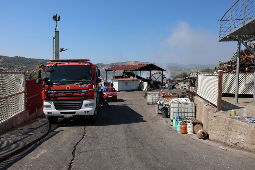 Υπό έλεγχο η φωτιά σε χώρο ανακύκλωσης στη Μόρια - «Οι φλόγες έφτασαν τα 25-30 μέτρα», είπε ο αντιδήμαρχος Μυτιλήνης
