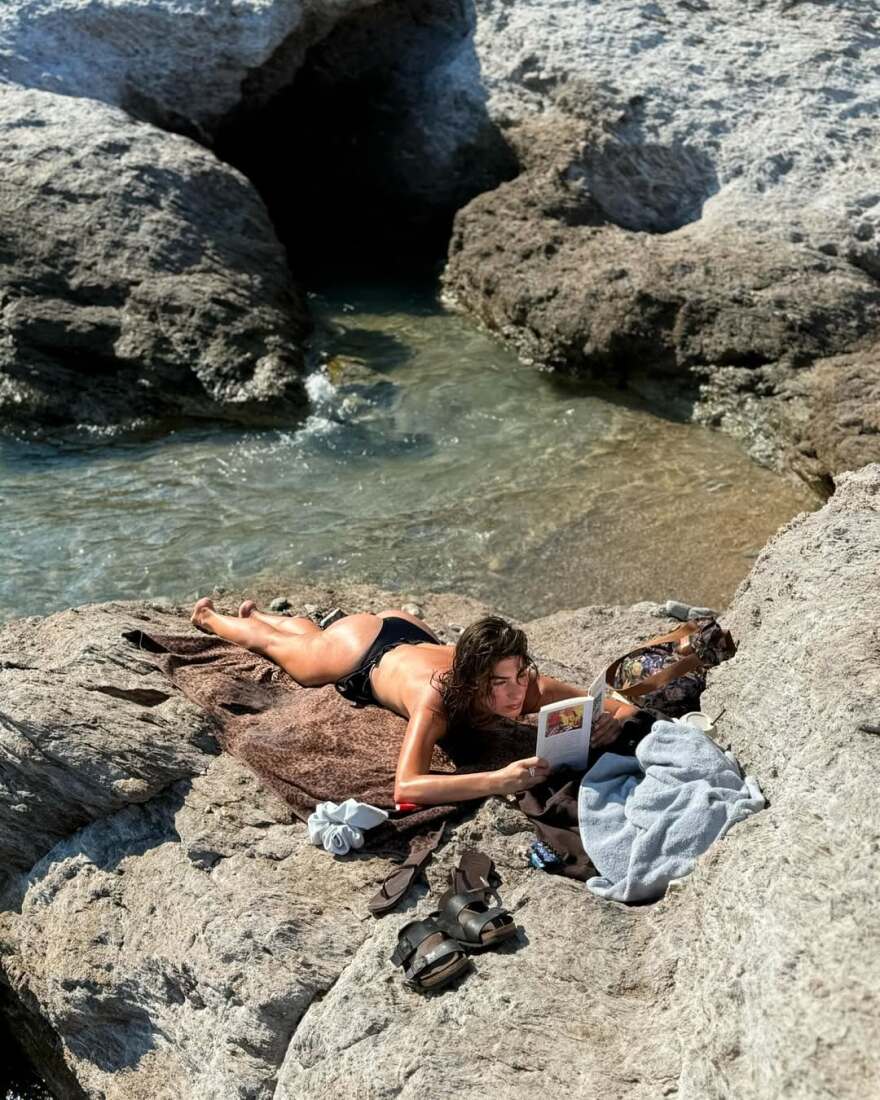 Τόπλες στα βράχια η Χρύσα Μιχαλοπούλου - «Γεμάτη ευγνωμοσύνη» δηλώνει στο Instagram Τόπλες στα βράχια η Χρύσα Μιχαλοπούλου - «Γεμάτη ευγνωμοσύνη» δηλώνει στο Instagram