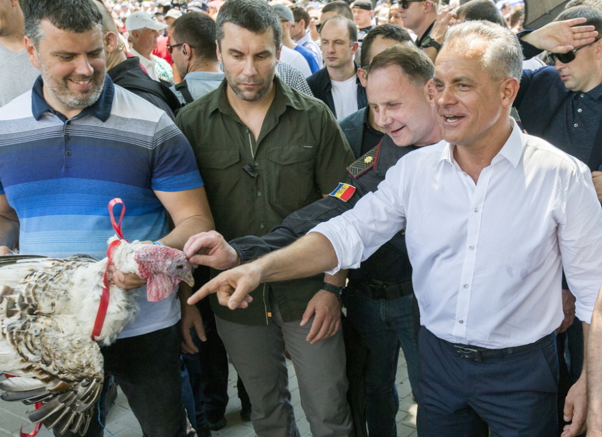 Βλαντιμίρ Πλαχοτνιούκ: Είχε καταχραστεί το 12% του ΑΕΠ της Μολδαβίας - Μαζί του ήταν ένας πυγμάχος και η Μις Μολδαβία