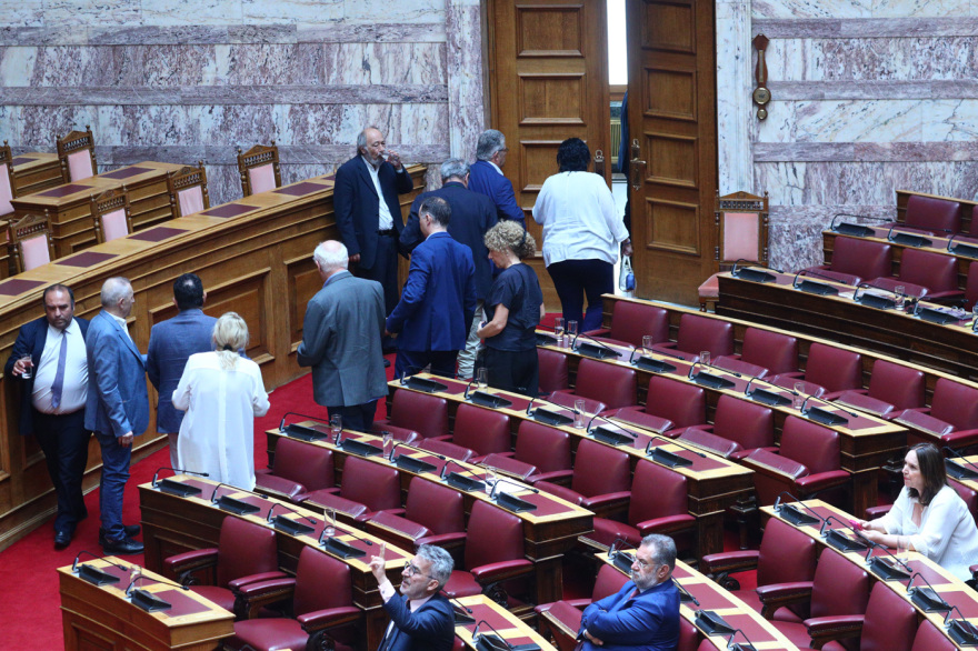 Νέο σόου από Κωνσταντοπούλου, αποχώρησε ο Λαμπρούλης από το προεδρείο της Βουλής - «Είστε πολιτικά ανήθικη» της είπε, δείτε βίντεο