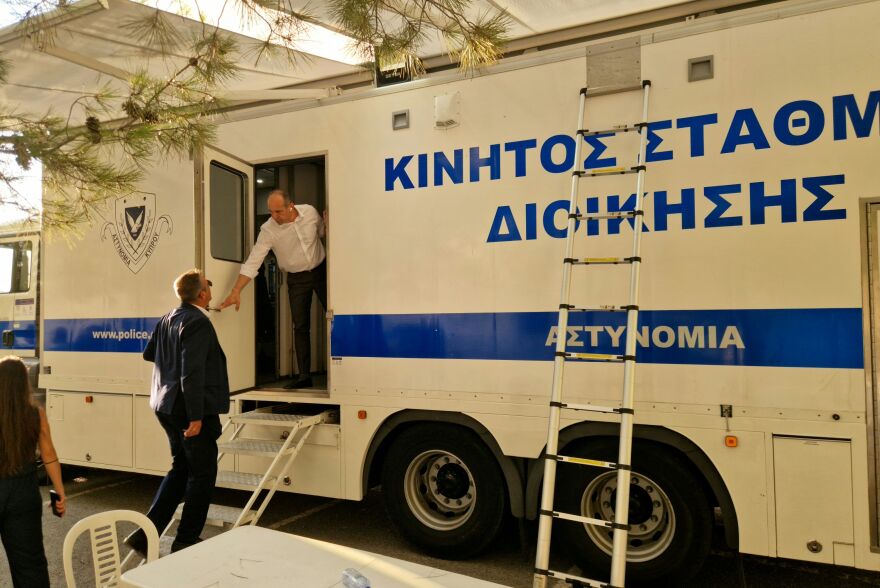 Μεγάλες φωτιές απειλούν χωριά της Λεμεσού και της Πάφου, εκκενώθηκαν κατασκηνώσεις και σπίτια - Δείτε βίντεο