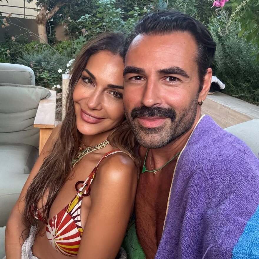 Η αγκαλιά της Βανδή με τον Μπισμπίκη μετά τα γενέθλιά της: «Έφτασα στο σήμερά μου, που δεν θα το άλλαζα με τίποτα» γράφει Η αγκαλιά της Βανδή με τον Μπισμπίκη μετά τα γενέθλιά της: «Έφτασα στο σήμερά μου, που δεν θα το άλλαζα με τίποτα» γράφει