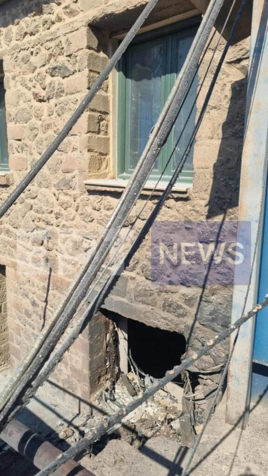 Η επόμενη μέρα στον Φενεό: Στάχτη 12.000 στρέμματα δάσους, ζημιές σε σπίτια και καλλιέργειες  - Δείτε φωτογραφίες