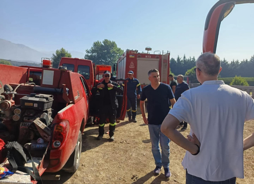 Η επόμενη μέρα στον Φενεό: Στάχτη 12.000 στρέμματα δάσους, ζημιές σε σπίτια και καλλιέργειες  - Δείτε φωτογραφίες