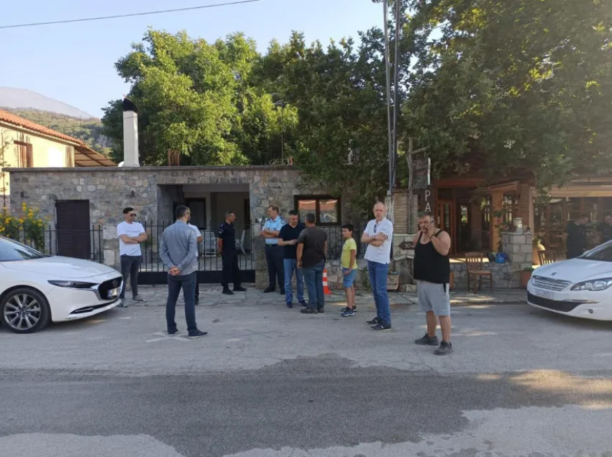 Η επόμενη μέρα στον Φενεό: Στάχτη 12.000 στρέμματα δάσους, ζημιές σε σπίτια και καλλιέργειες  - Δείτε φωτογραφίες