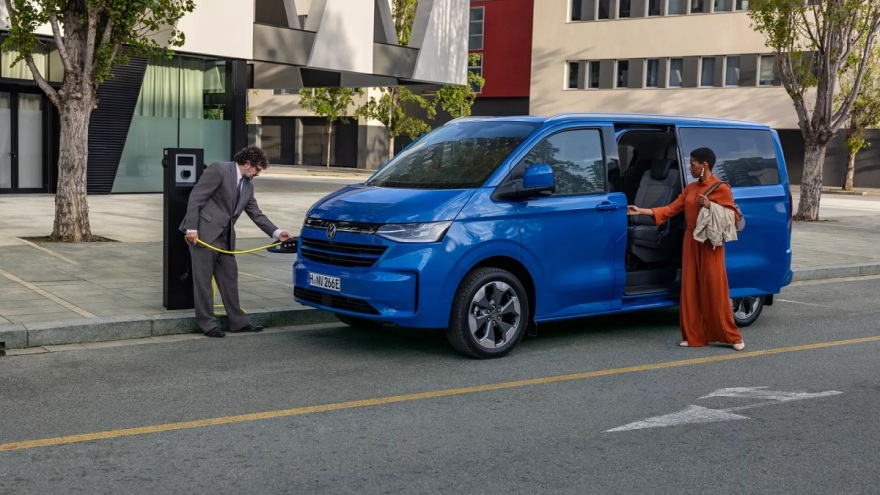 Mini bus, μέγιστη εμπειρία: Η Volkswagen δίνει νέα έννοια στις επαγγελματικές μεταφορές προσώπων