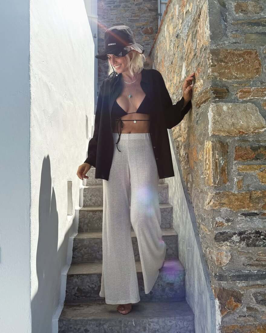 Η Χριστίνα Κοντοβά απολαμβάνει το καλοκαίρι στη Σκόπελο - Δείτε τις φωτογραφίες