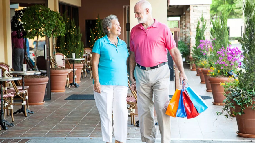 Σύνταξη: Το όνειρο του Έλληνα για ελευθερία, το στήριγμα οικογενειών - Ο «Γολγοθάς» των ενσήμων και η νέα ζωή στην τρίτη ηλικία
