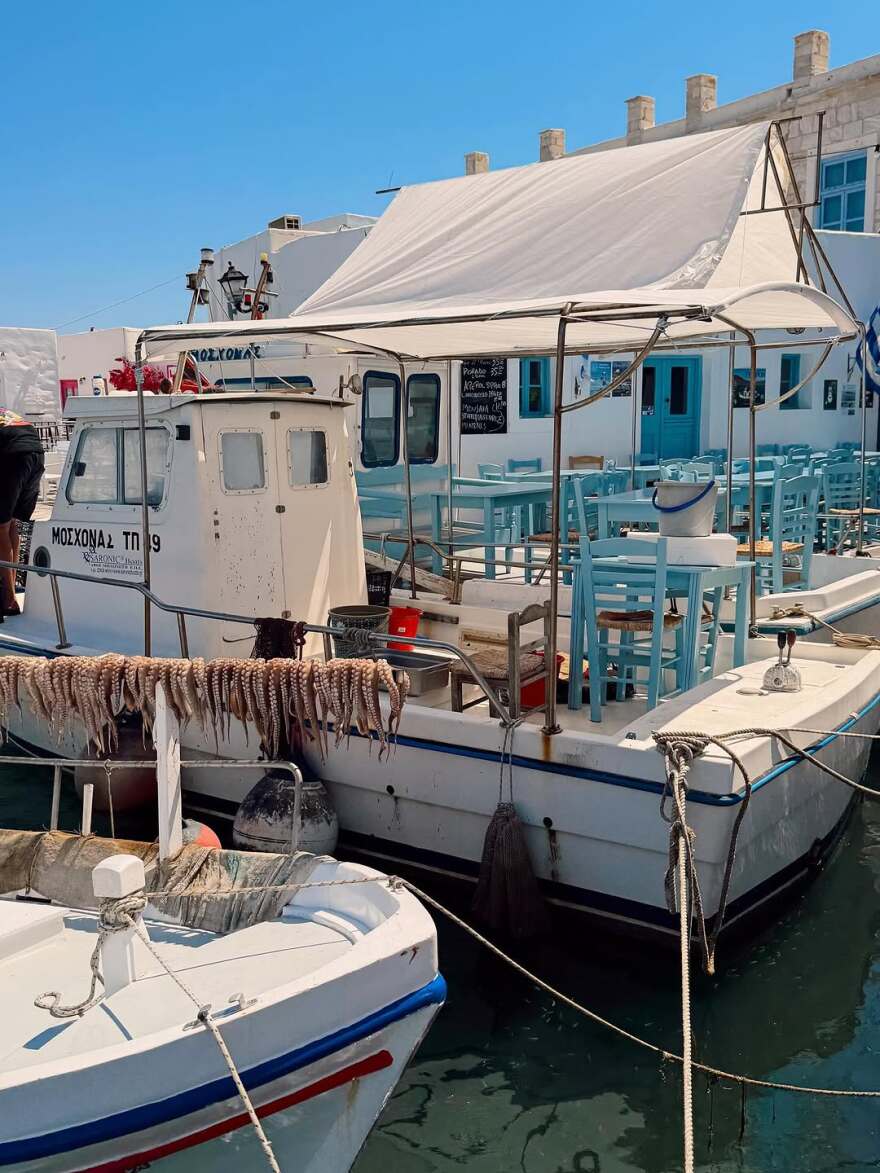 Η Χριστίνα Μπόμπα δημοσίευσε νέες φωτογραφίες από τις διακοπές στην Πάρο με την οικογένειά της
