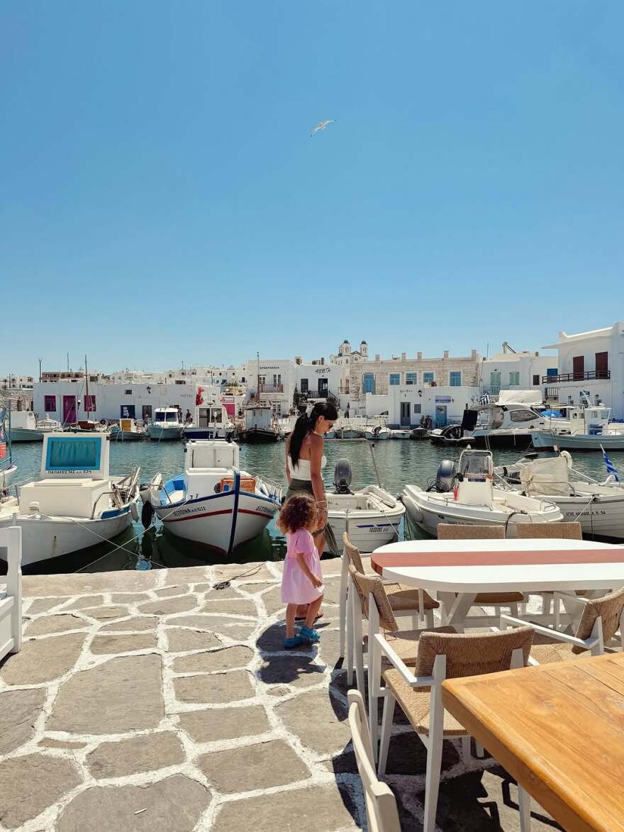 Η Χριστίνα Μπόμπα δημοσίευσε νέες φωτογραφίες από τις διακοπές στην Πάρο με την οικογένειά της