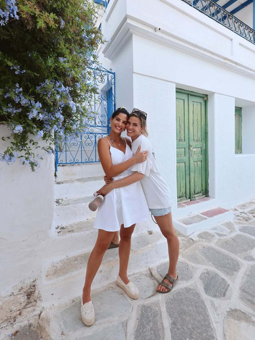 Η Χριστίνα Μπόμπα δημοσίευσε νέες φωτογραφίες από τις διακοπές στην Πάρο με την οικογένειά της