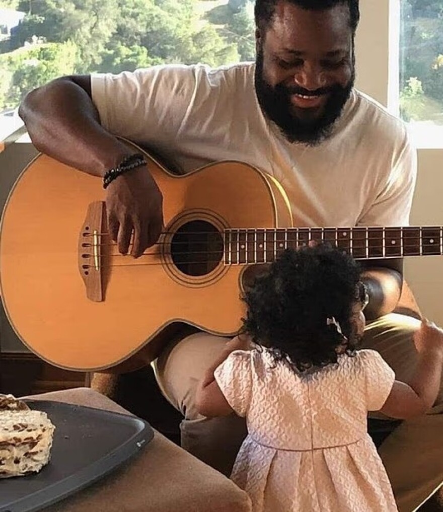 Νέες δραματικές λεπτομέρειες για τον θάνατο του Γουόρνερ: Κολυμπούσε μαζί με την 8χρονη κόρη του όταν πνίγηκε - Το παιδί σώθηκε την τελευταία στιγμή