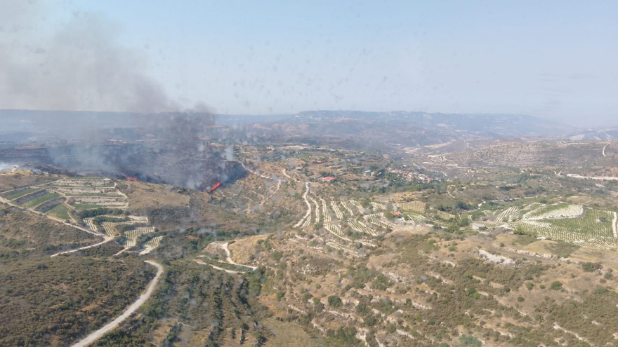 Μικρές εστίες και αναζωπυρώσεις στην Κύπρο - Δύο νεκροί και 100 τετραγωνικά χιλιόμετρα καμένη γη

