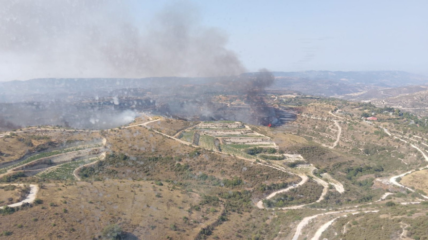 Μικρές εστίες και αναζωπυρώσεις στην Κύπρο - Δύο νεκροί και 100 τετραγωνικά χιλιόμετρα καμένη γη
