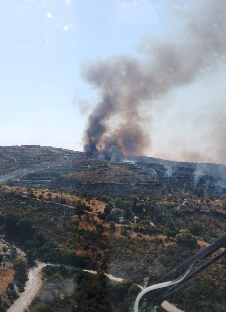 Μικρές εστίες και αναζωπυρώσεις στην Κύπρο - Δύο νεκροί και 100 τετραγωνικά χιλιόμετρα καμένη γη
