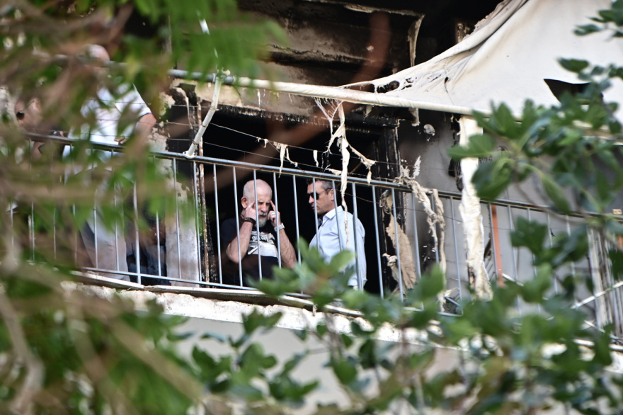 Νέα αυτοψία στο διαμέρισμα του Πέτρου Φιλιππίδη για την πυρκαγιά - Δείτε φωτογραφίες
