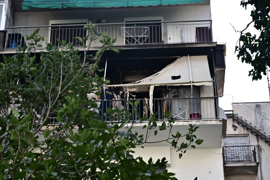 Νέα αυτοψία στο διαμέρισμα του Πέτρου Φιλιππίδη για την πυρκαγιά - Δείτε φωτογραφίες
