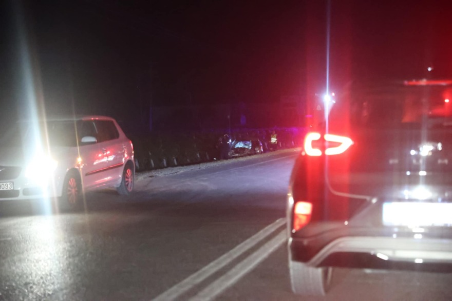 Μετωπική σύγκρουση ΙΧ στη Λάρισα, διασωληνώθηκε τραυματίας