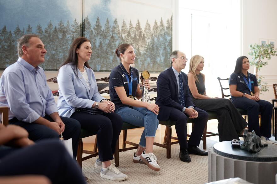 Kyriakos Mitsotakis met with the golden girls of the pole -