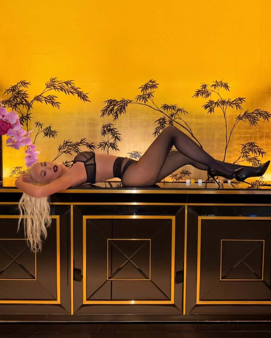 Κριστίνα Αγκιλέρα: Οι σέξι πόζες με μαύρα εσώρουχα - Δείτε τις φωτογραφίες