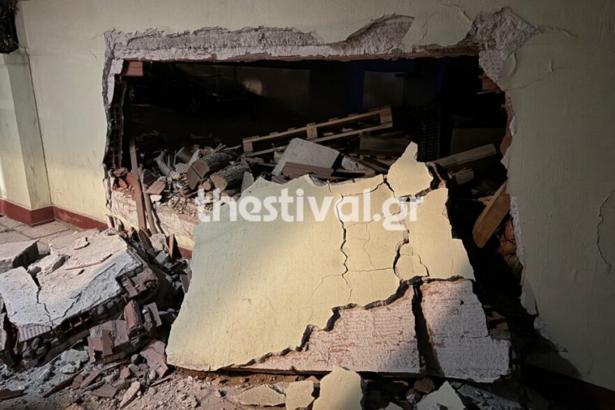 Ισχυρή έκρηξη σε πολυκατοικία στη Θεσσαλονίκη – Μεγάλες καταστροφές σε γύρω κτίρια
