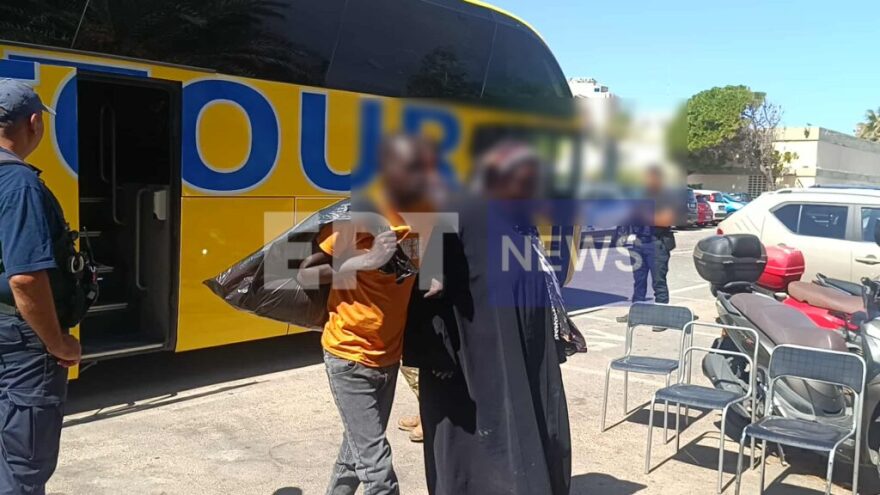 Αναχωρούν σήμερα 350 μετανάστες από την Κρήτη με αρματαγωγό του Πολεμικού Ναυτικού