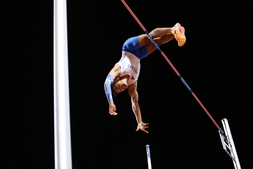 Πιο κοντά από ποτέ στα απίθανο 6.11μ ο Καραλής - Δείτε το τελευταίο του άλμα στον Βόλο και την αντίδρασή του  - Βίντεο