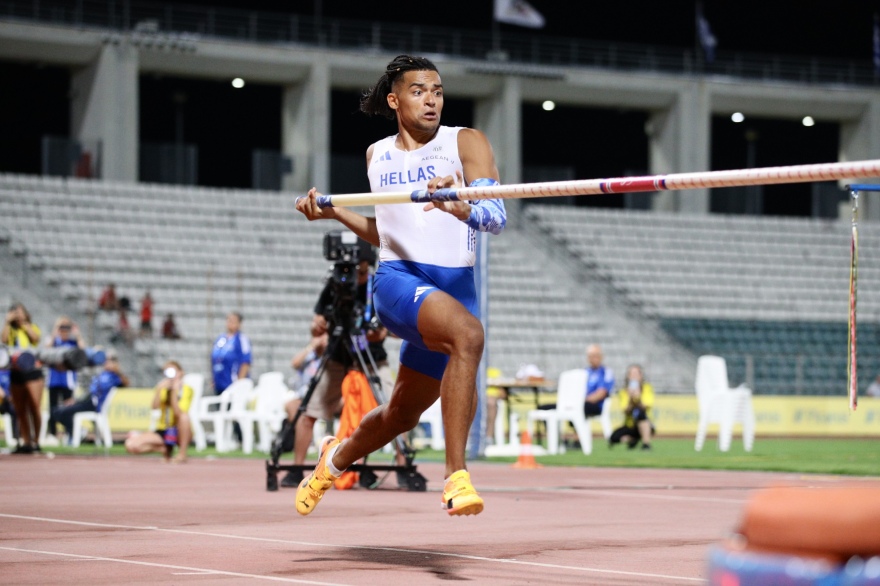Πιο κοντά από ποτέ στα απίθανο 6.11μ ο Καραλής - Δείτε το τελευταίο του άλμα στον Βόλο και την αντίδρασή του  - Βίντεο
