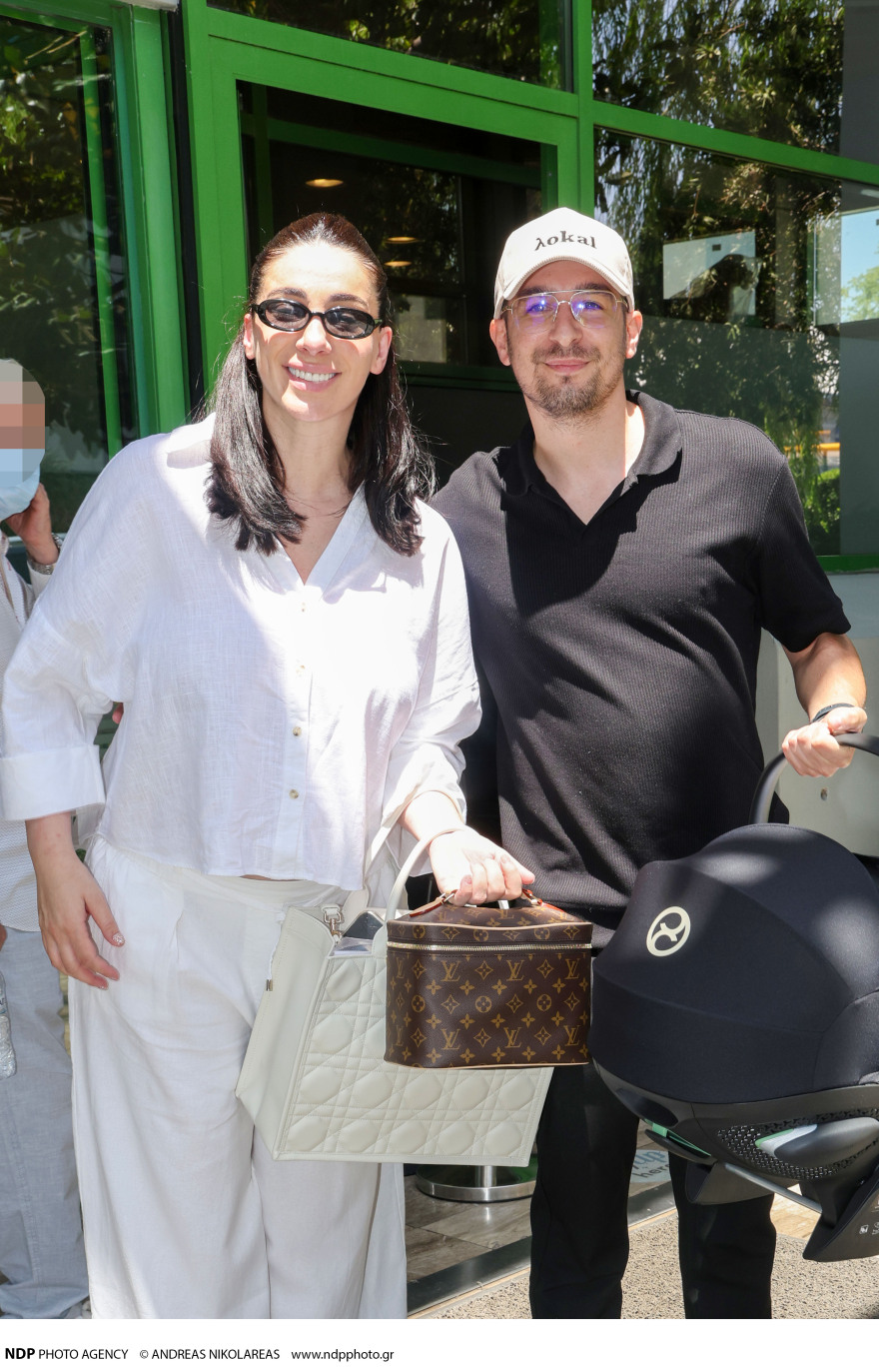 Βαλέρια Χοψονίδου: Εξιτήριο από το μαιευτήριο - Οι φωτογραφίες με τον νεογέννητο γιο της