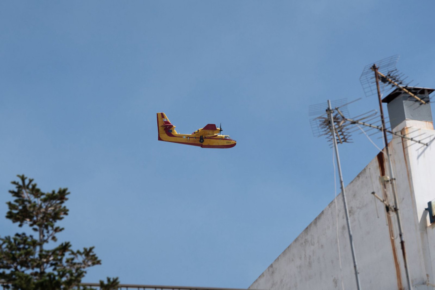 Υπό έλεγχο η φωτιά στους πρόποδες του Υμηττού - Άμεση επέμβαση της Πυροσβεστικής με ισχυρές δυνάμεις pyrosvestika-fotia-ymitos-_3_