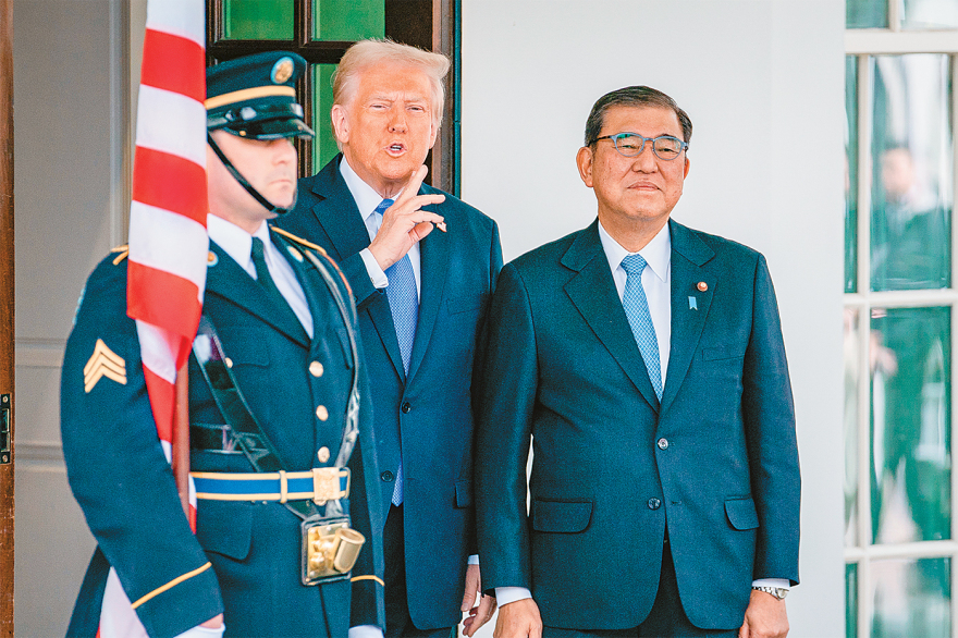 Τι σημαίνει η συμφωνία του Τραμπ με την ΕΕ - Κερδισμένοι και χαμένοι στον εξαμηνιαίο πόλεμο των δασμών