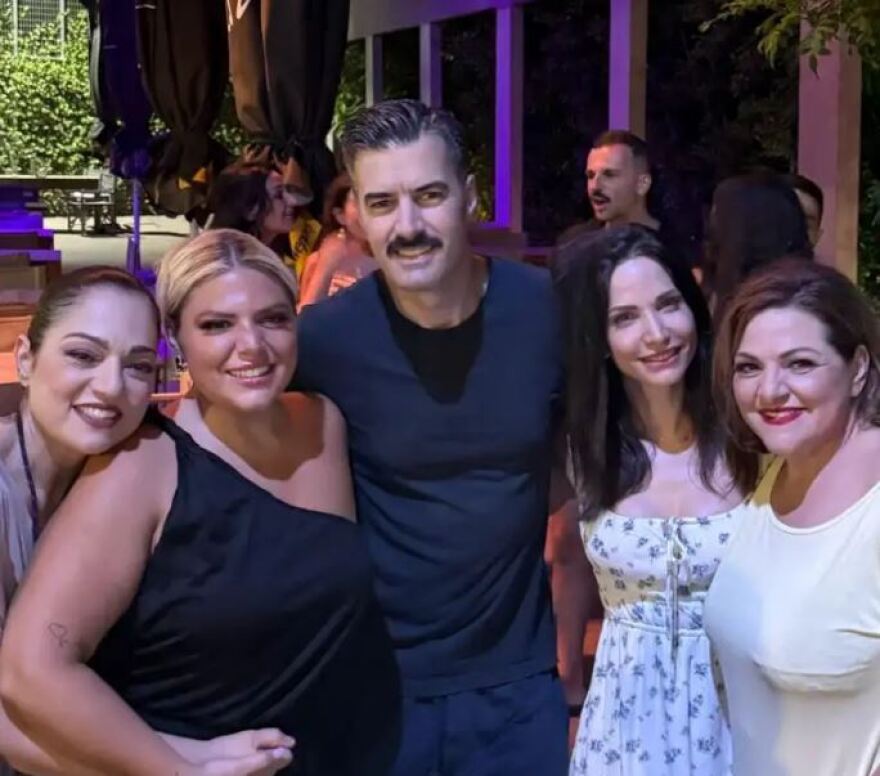 Γιάννης Τσιμιτσέλης: Η έκπληξη που δέχτηκε στη σκηνή για τα γενέθλιά του - Δείτε βίντεο