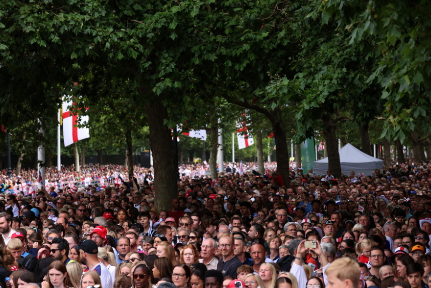 «Βούλιαξε» το Λονδίνο για τις πρωταθλήτριες Ευρώπης - Δείτε φωτογραφίες και βίντεο από την παρέλαση των «λεαινών»