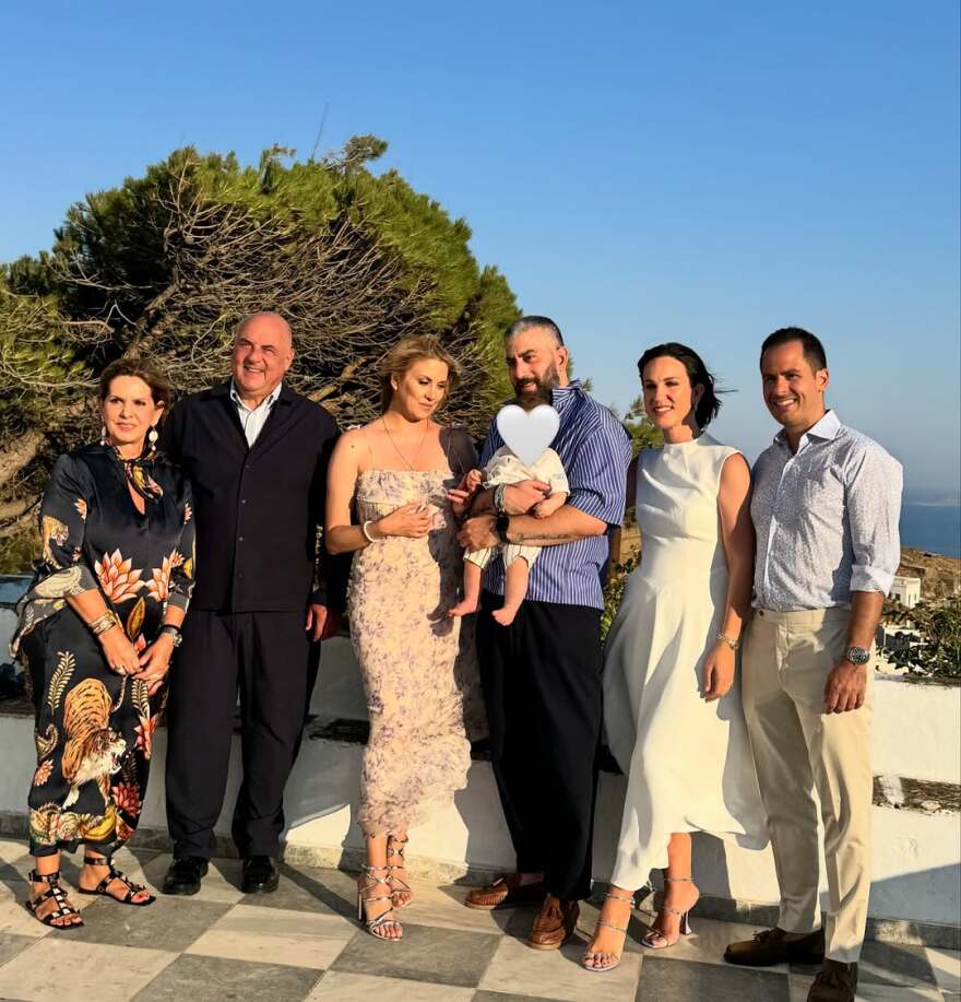 Η Φωτεινή Πετρογιάννη ανέβασε φωτογραφίες από τη βάπτιση του γιου της