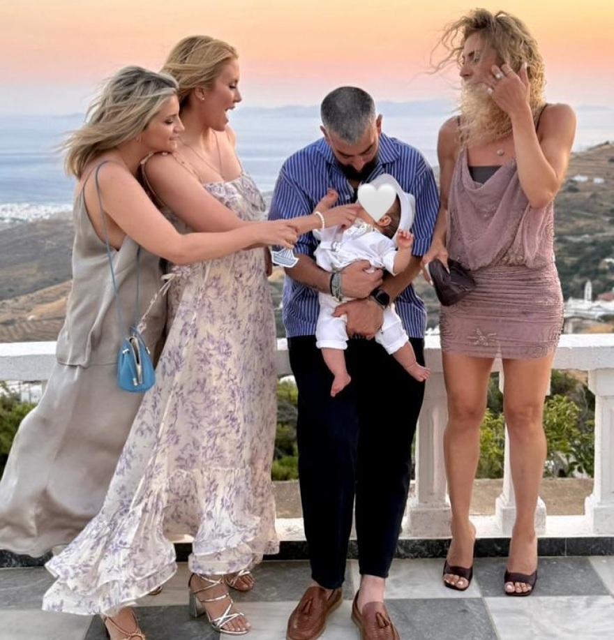 Η Φωτεινή Πετρογιάννη ανέβασε φωτογραφίες από τη βάπτιση του γιου της