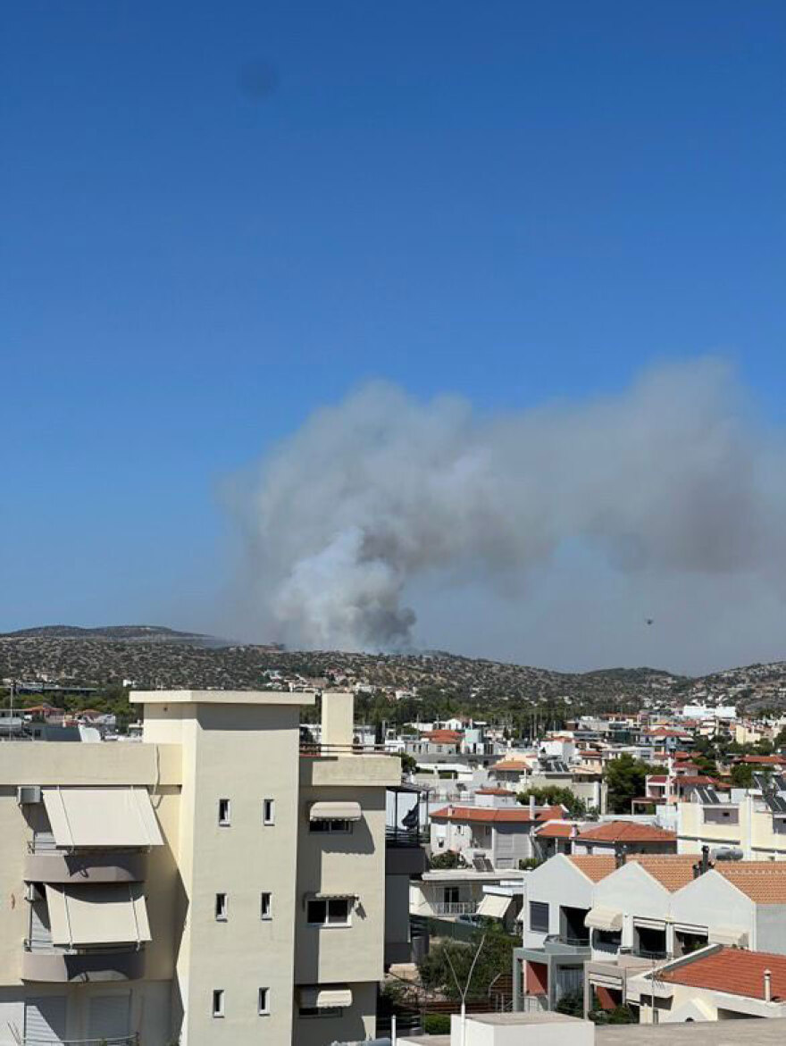 Οριοθετήθηκε σε 45 λεπτά η φωτιά στο Κίτσι, μήνυμα του 112 στα Χατζήρια - Δείτε βίντεο