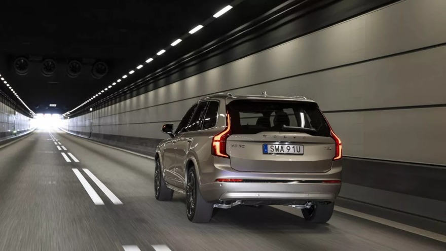 Πιστό στους κινητήρες βενζίνης το Volvo XC90