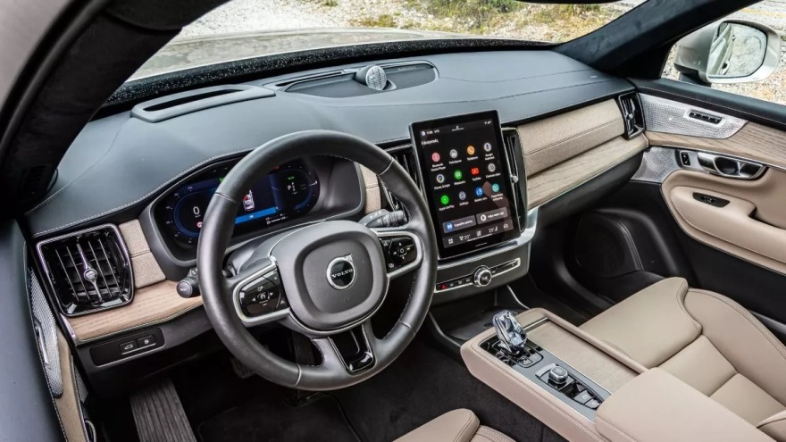 Πιστό στους κινητήρες βενζίνης το Volvo XC90