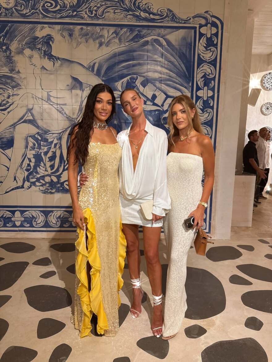 Η Ήβη Αδάμου πόζαρε με το αγγελάκι της Victoria's Secret Ρόζι Χάντινγκτον Γουάιτλι 
