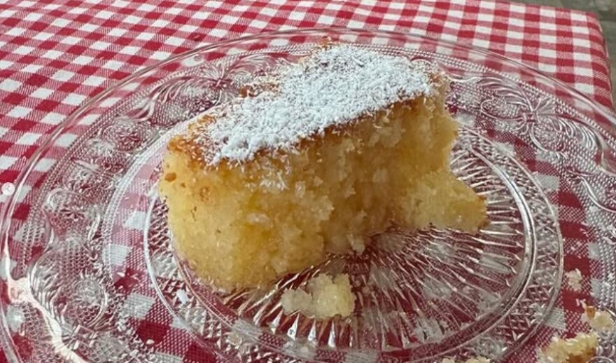 Φουρνιέ: Το φωτογραφικό άλμπουμ από τις διακοπές του Γάλλου - Το ραβανί, η μπουγάτσα και τα γαλανά νερά της Ελλάδας