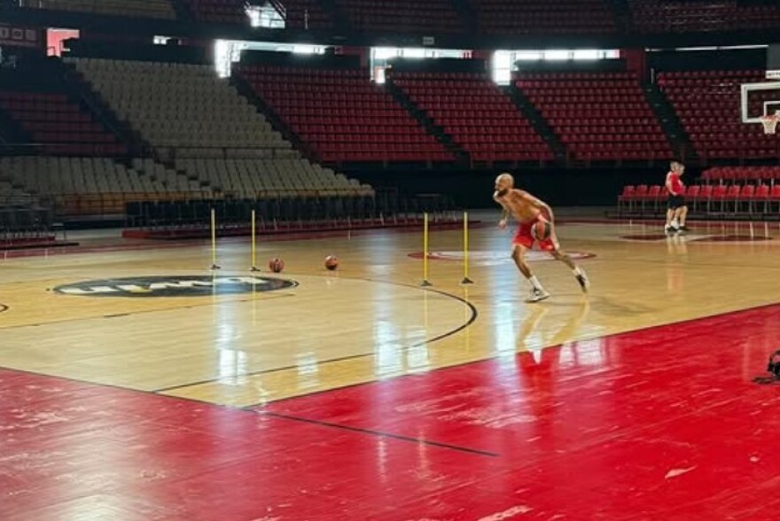 Φουρνιέ: Το φωτογραφικό άλμπουμ από τις διακοπές του Γάλλου - Το ραβανί, η μπουγάτσα και τα γαλανά νερά της Ελλάδας