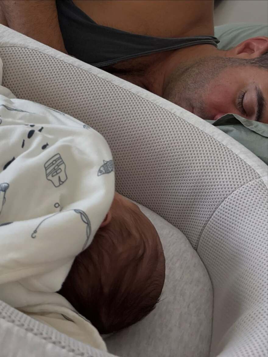 Η Δώρα Παντέλη αγκαλιά με τον νεογέννητο γιο της - Δείτε φωτογραφίες