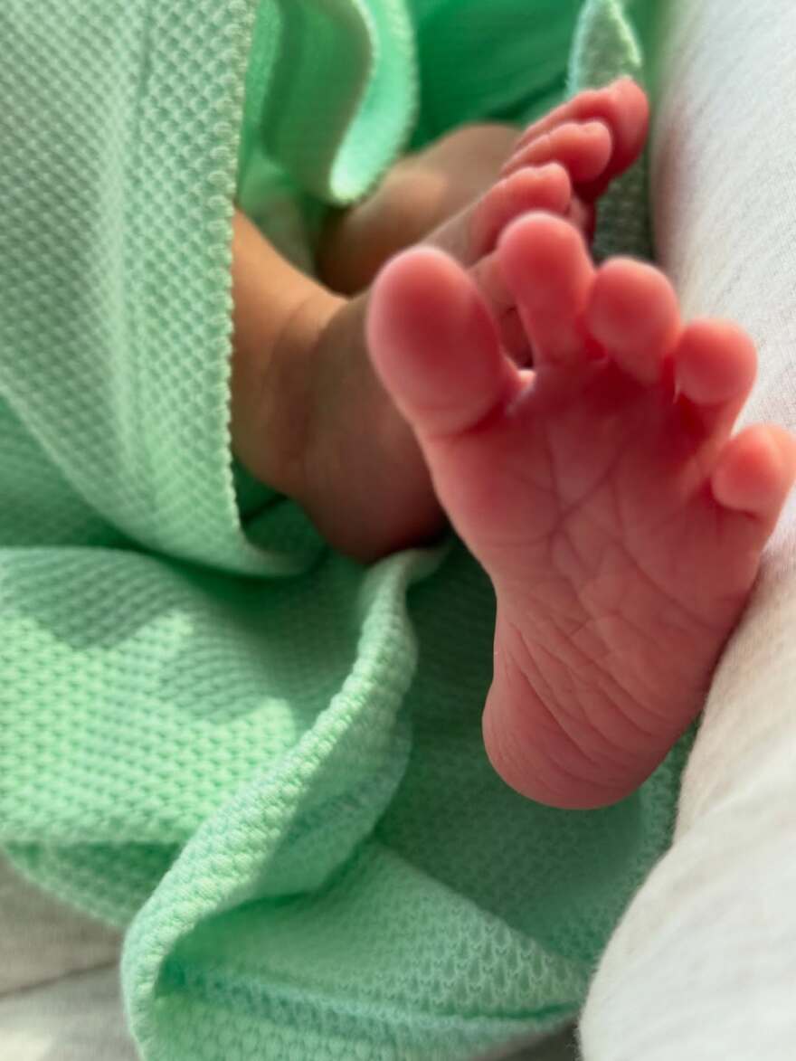 Η Δώρα Παντέλη αγκαλιά με τον νεογέννητο γιο της - Δείτε φωτογραφίες