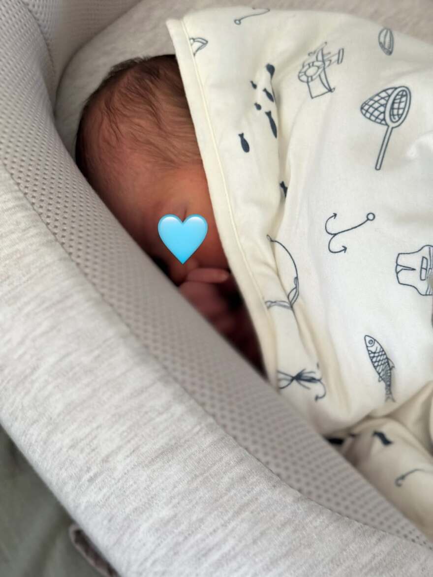 Η Δώρα Παντέλη αγκαλιά με τον νεογέννητο γιο της - Δείτε φωτογραφίες